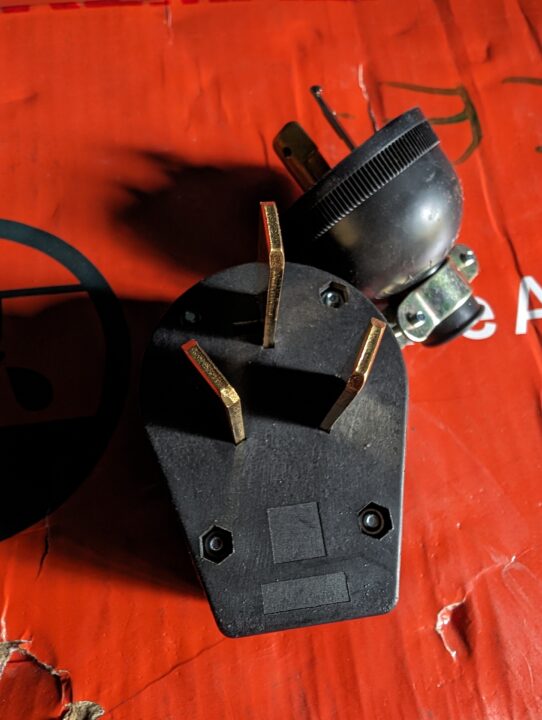 Kemage KM13000 power plug